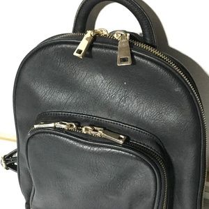 International Concepts Black Back Pack